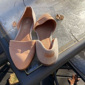 Tom’s Jutti Dorsey Leather Flats. Two toned brown. Size 7.